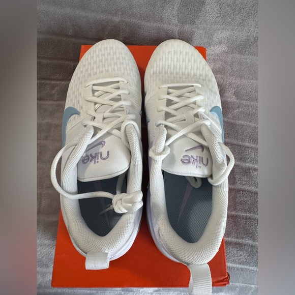 Nike Women’s Zoom Bella 6 White/LT Armory Blue DR5720-106 Size 9.5 - Picture 5 of 9